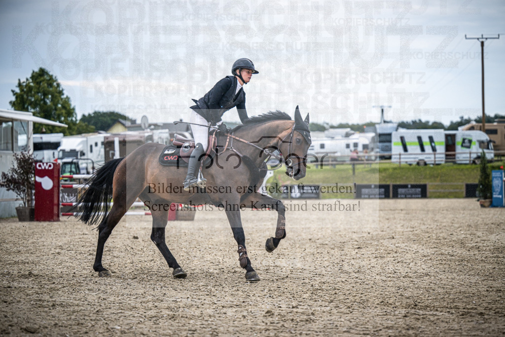 DOS_6519 | Entdecke hochwertige Reitturnierfotos von Foto Oger. Professionell, emotional und authentisch – jetzt Lieblingsmomente im Shop bestellen.Deutschlandweite Turnierfotografie. - Realisiert mit Pictrs.com
