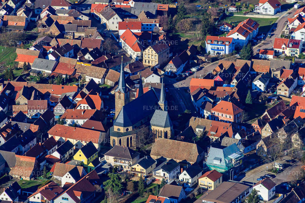 Luftbild: St. Peter und Paul im Ortsteil Geinsheim in Neustadt im Bundesland Rheinland-Pfalz in Deutschland. Foto: IMG_36939.jpg vom 16.01.2011 durch Werner Riehm/FLY-FOTO.de