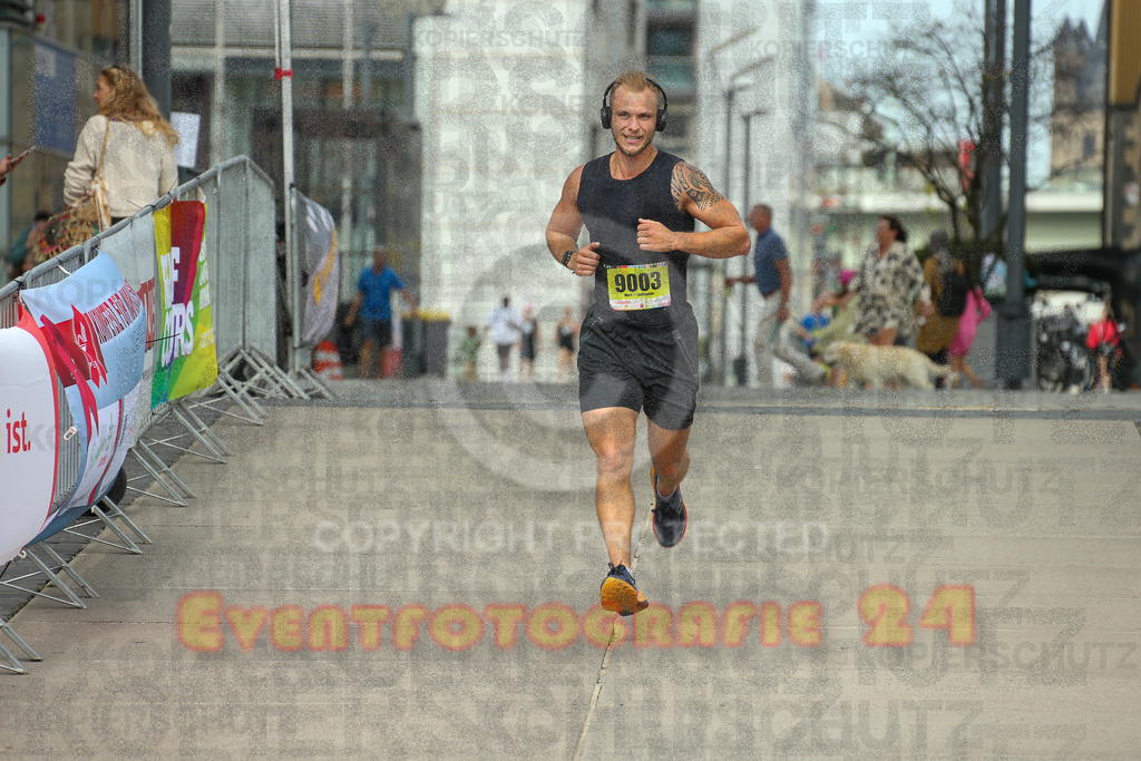 250920_1318_EX1_3988 | Sportfotografie im Rhein-Sieg Kreis, Köln, Bonn, NRW, Rheinland Pfalz, Hessen, etc. Unser Tätigkeitsfeld umfasst den Laufsport vom Volkslauf über den Marathon, Duathlon, Triathon bis zum Ultralauf wie Kölnpfad Ultra oder Schindertrail.