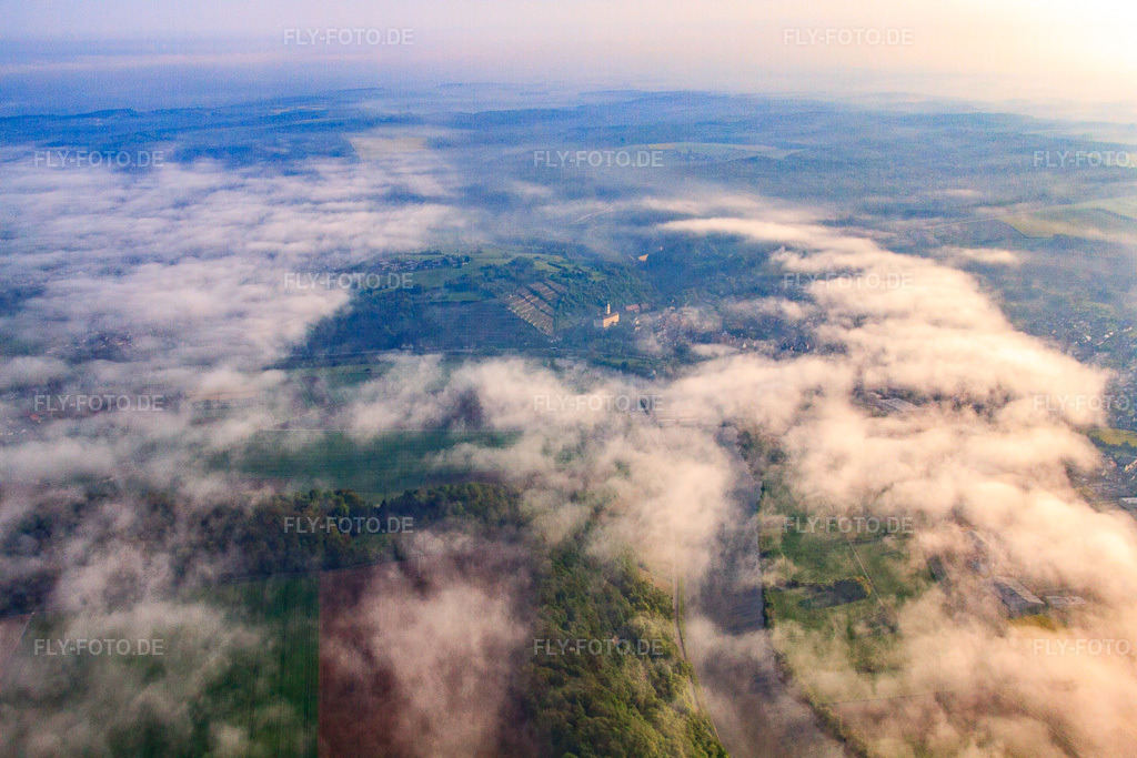Luftbild: Schloss Horneck in Wolken im Ortsteil Michaelsberg in Gundelsheim im Bundesland Baden-Württemberg in Deutschland.Foto: IMG_56980.jpg vom 08.05.2013 durch Werner Riehm/FLY-FOTO.deAuflösung des Originals: 4752 x 3168 px