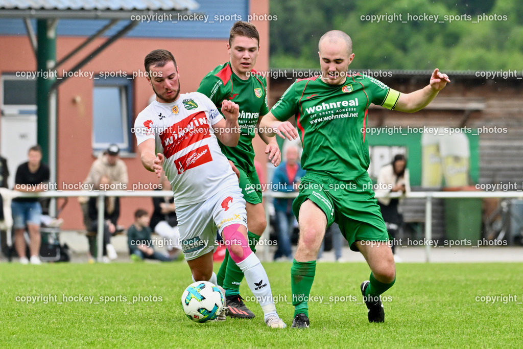 FC ASKÖ Gmünd vs. Rapid Lienz  | #7 Antonel Cabraja Rapid Lienz, #14 Stephan Gigler Stranner ASKÖ Gmünd, #3 Maximilian Kohlmaier Stranner ASKÖ Gmünd, FC ASKÖ Gmünd vs. Rapid Lienz , FC ASKÖ Gmünd vs. Rapid Lienz  am 02.06.2024 in Gmünd (Sportplatz Gmünd), Austria, (Photo by Bernd Stefan)