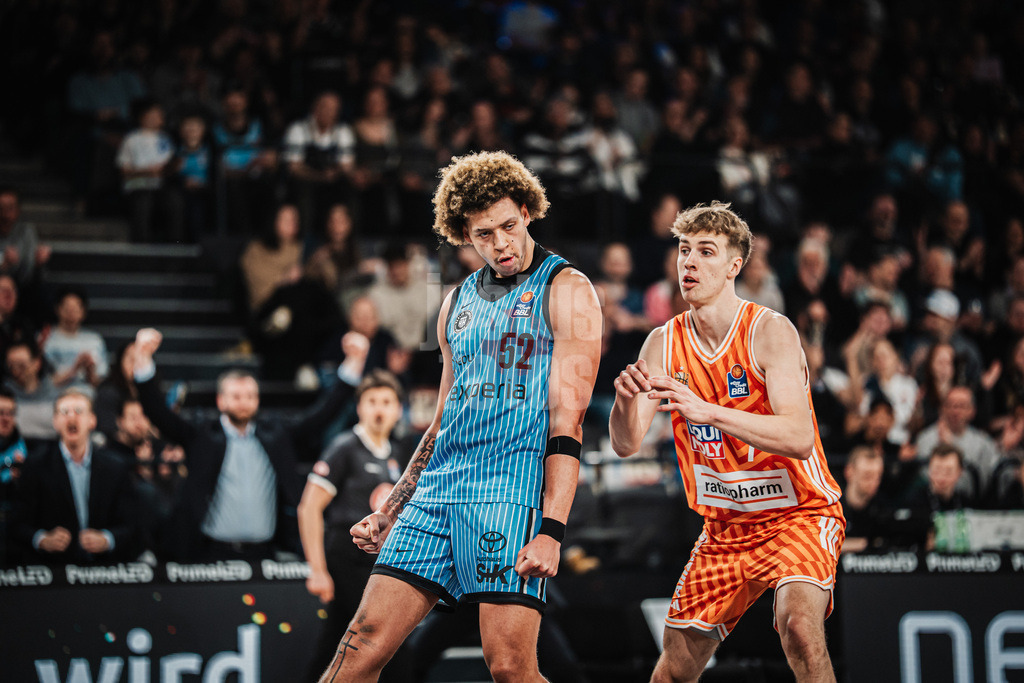 Basketball | Männer | Saison 2025/2026 | easyCredit Basketball Bundesliga | Veolia Towers Hamburg vs. Ratiopharm Ulm | 18.01.2026 | v.l. Zacharie Perrin (#52, Veolia Towers Hamburg) und Tobias Jensen (#7, Ratiopharm Ulm)