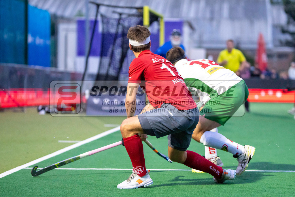 Final4_20240518-2115-0038 | Bonn, Deutschland, 18.05.2024: Fred Newbold (Der Club an der Alster) in Aktion waehrend des Spiels der Deutsche Feldhockey-Meisterschaften 2024 zwischen Final 4 Herren Hamburger Polo Club - Der Club an der Alster im Bonner THV am 18.05.2024 in Bonn, Deutschland. (Foto von Stephan Fehrmann)

Bonn, Germany, 18.05.2024: Fred Newbold (Der Club an der Alster) in action during the game of Deutsche Feldhockey-Meisterschaften 2024 between Final 4 Herren Hamburger Polo Club - Der Club an der Alster in Bonner THV at 18.05.2024 in Bonn, Deutschland. (Foto from Stephan Fehrmann)