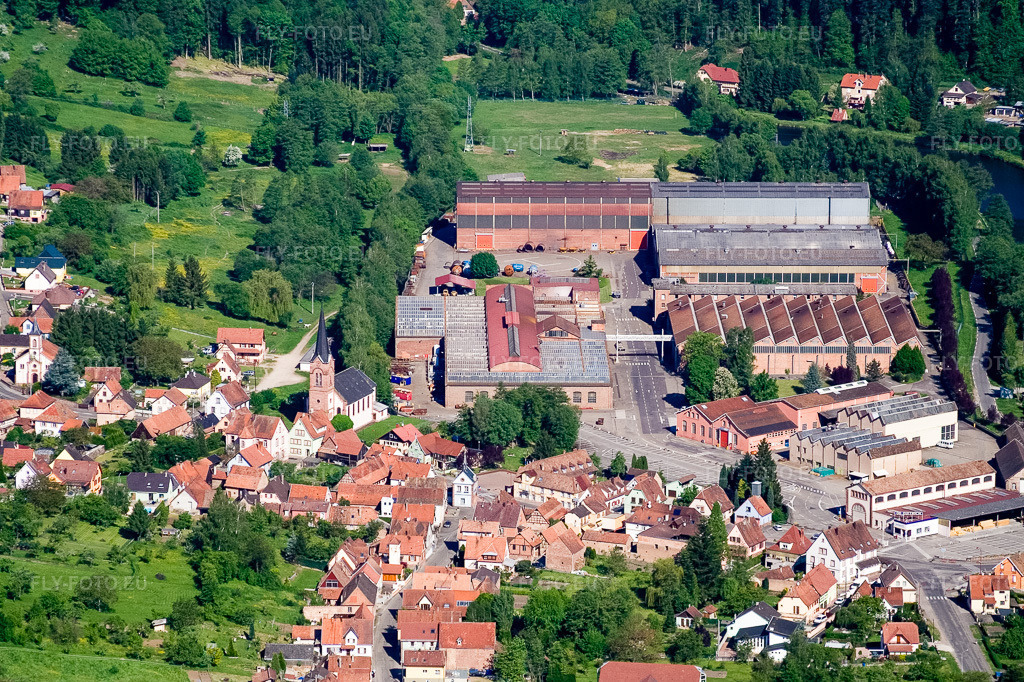 Vue aérienne: Usine De Dietrich à Zinswiller dans le département Bas Rhin, France – .Photo: IMG_10852.jpg prise le 12/05/2008 par Werner Riehm/FLY-FOTO.eu – Résolution de l'original: 3284 x 2188 px – De Dietrich Process Systems: Chemical Process Solutions and Services