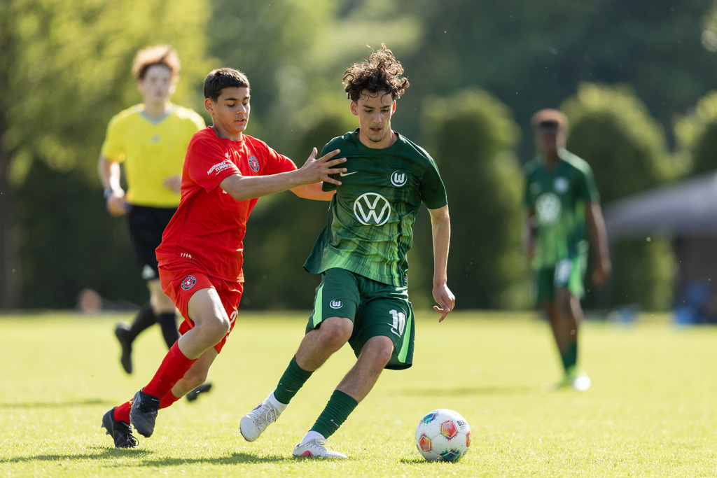 Fußball I Männer I 40. Pfingscup Hollage I 13228 | realhellocedii - Realisiert mit Pictrs.com