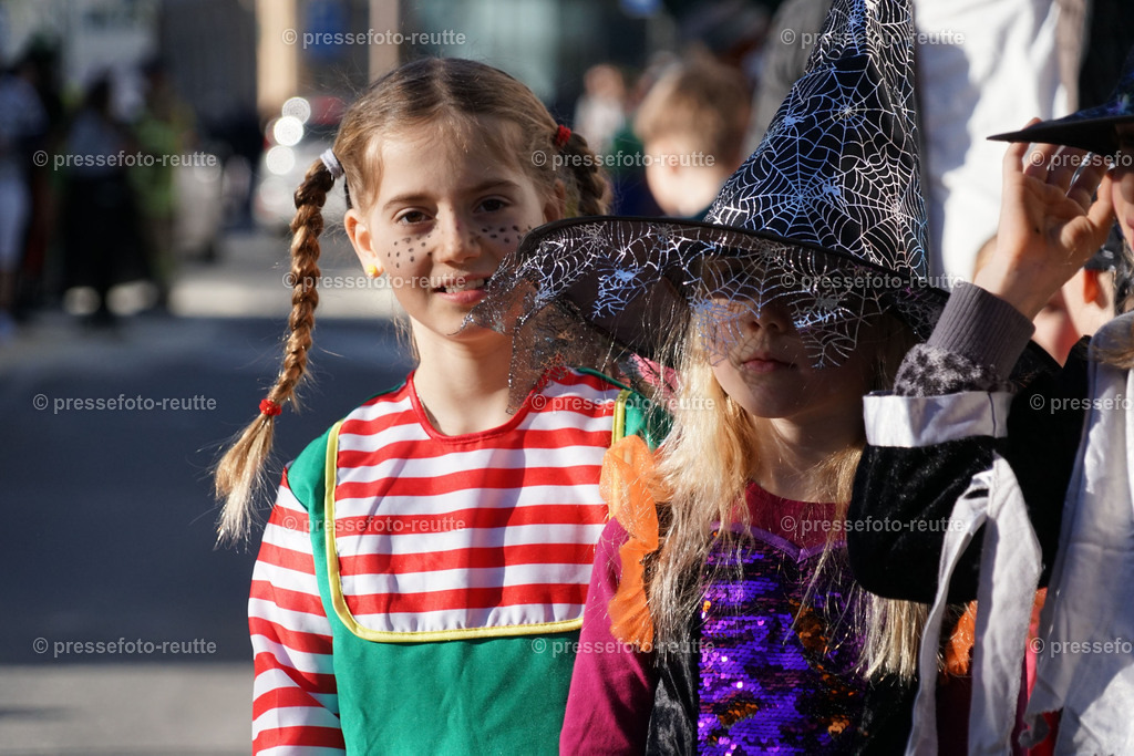 news-2023-Feb16-Unsinniger_Fasching_Reutte-sony-DSC02619 | Info aus dem Bezirk Reutte/Ausserfern Tirol sowie eine umfangreiche Bilddatenbank über die gesamte Region: Lechtal, Talkessel Reutte, Tannheimertal, Zwischentoren. Lech, Plansee, Zugspitze, Grenztunnel, B179, Fernpassstraße, Verkehr, Lawinen, Tradition, - Realisiert mit Pictrs.com