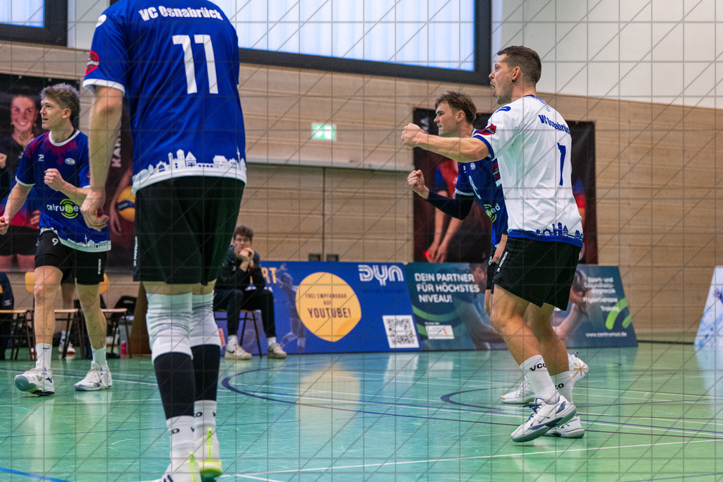 Oberliga 1 Männer 25/26 | VC Osnabrück I vs. FC Schüttorf II | 13.12.25: Oberliga 1 Männer 25/26 | VC Osnabrück I vs. FC Schüttorf II / Osnabrück / Deutschland  //   CREDIT:www.bullenfotos.de, Martin König, Hörner Weg 40, D-49078 Osnabrück, +4917663732967 // Nutzung und Weitergabe nur zu den vereinbarten Zwecken. Presseanfragen an Ersteller. Alle Rechte beim Ersteller. Honorierung nach MFM. - Realisiert mit Pictrs.com