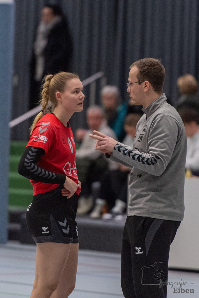 SG FriPe-TV Neerstedt | Oberliga Frauen; SG FriPe (rot)-TV Neerstedt (weiß) am 04.02.2023; in Petersfehn (Sporthalle Im Schulpacken), Photo: Philip Eiben 2023 - Realisiert mit Pictrs.com