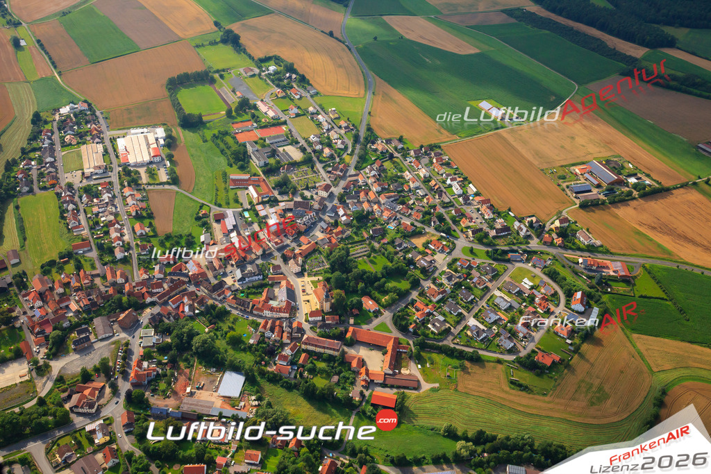 Die Luftaufnahme der Stadt Maroldsweisach wurde vom UL-Flugzeug heraus erstellt ( keine Drohne )- hohe Auflösung für beste Qualität