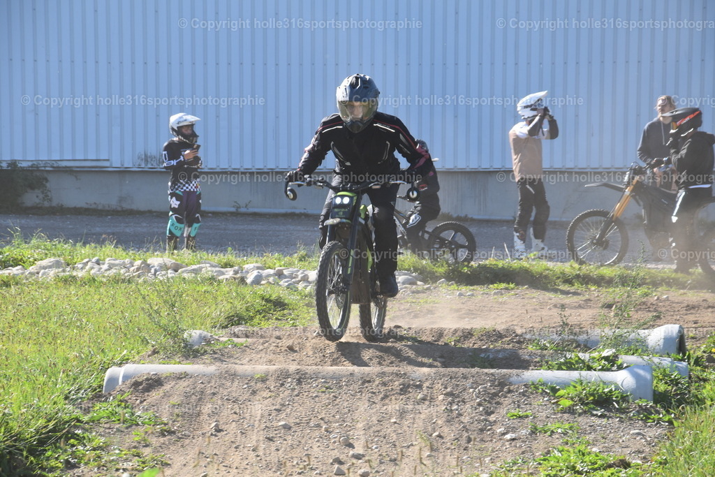 DSC_0051 | Sportfotografie , Motorsport, Motoross, Reitsport, Mointainbike, Enduro,
Landschaft , Outdoor, Eventfotografie, Landschaft, Bilder online bestellen - Realisiert mit Pictrs.com