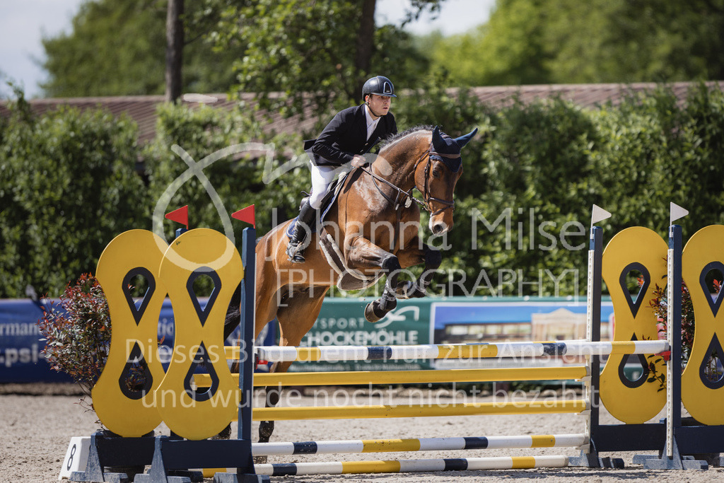 230516_Mühlen_03SprPf-A-339 | Deine schönsten Turniermomente als professionelle Fotos! Entdecke hochwertige Pferdesport-Fotografie im Online-Shop. Jetzt Fotos finden & bestellen!