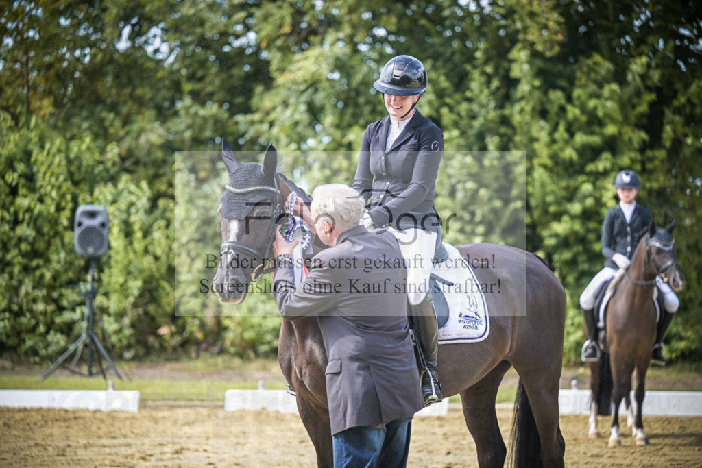 DOS_4308 | Entdecke hochwertige Reitturnierfotos von Foto Oger. Professionell, emotional und authentisch – jetzt Lieblingsmomente im Shop bestellen.Deutschlandweite Turnierfotografie. - Realisiert mit Pictrs.com