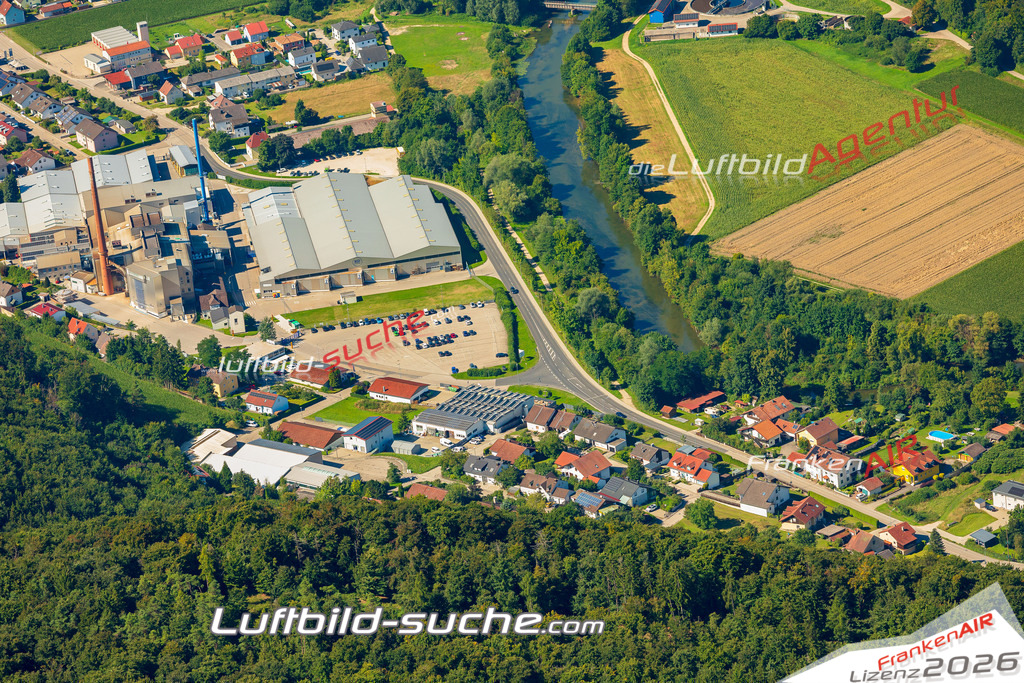 Luftaufnahme der Stadt Kipfenberg - Die Luftaufnahme wurde 2025 vom UL-Flugzeug heraus erstellt ( keine Drohne ) - Hochauflösende Luftaufnahme - für professionelle Ausdrucke geeignet. Die Geschenkidee !Mit Lizenz und Bildrechte bestellbar