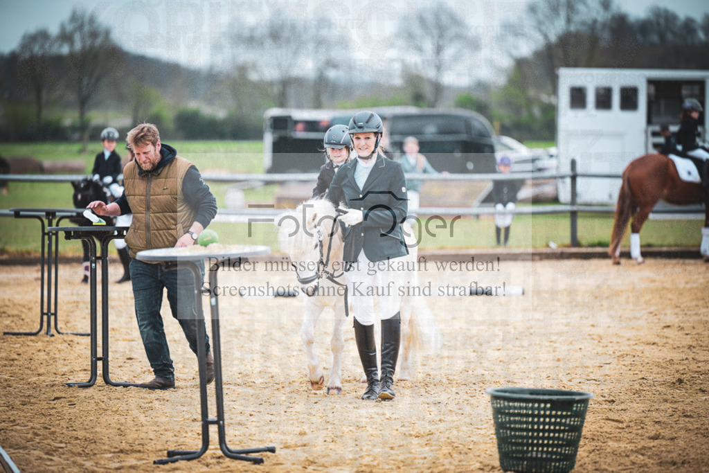 DOS_8684 | Entdecke hochwertige Reitturnierfotos von Foto Oger. Professionell, emotional und authentisch – jetzt Lieblingsmomente im Shop bestellen.Deutschlandweite Turnierfotografie. - Realisiert mit Pictrs.com
