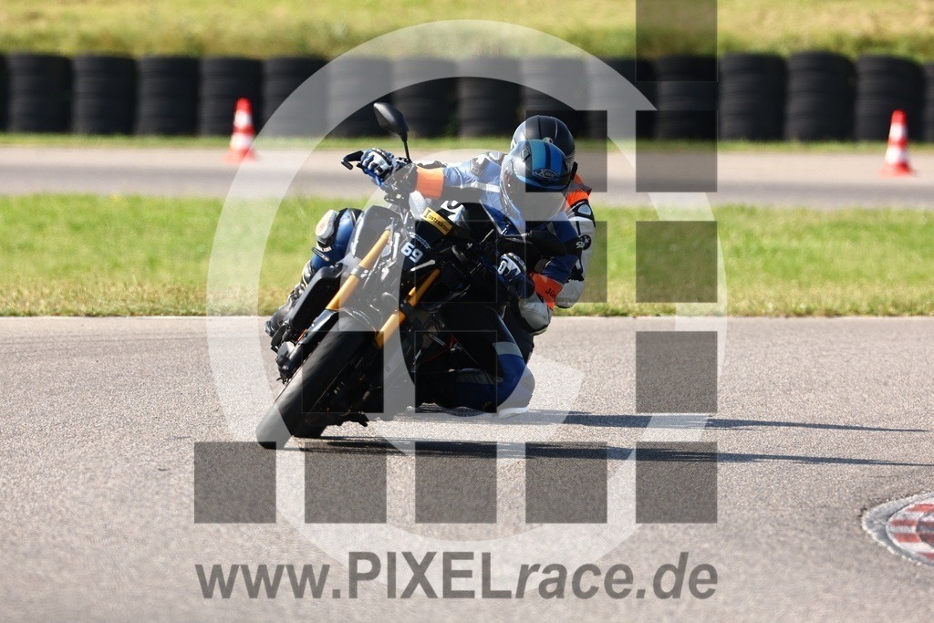 0069-20240831_01194 | Schöne Erinnerungen an spannende Momente - das festzuhalten ist unser Job. PIXELrace.de ist seit 2003 auf den Rennstrecken Europas unterwegs um die Action draußen beim Fahren und die wunderbare Stimmung imm Fahrerlager für euch einzufangen.