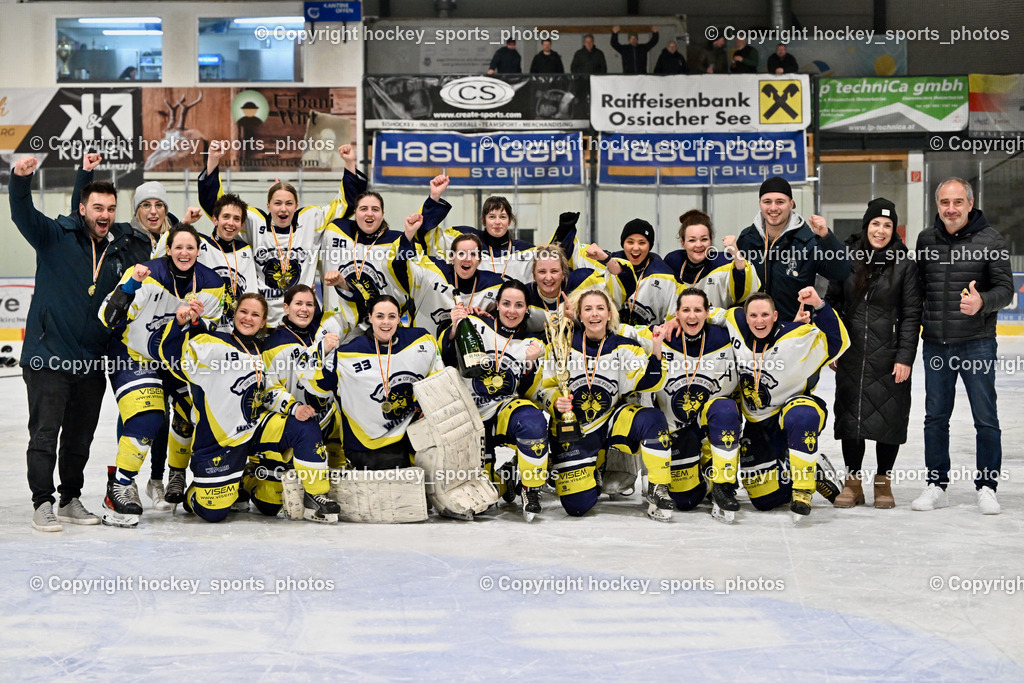 WILDCATS PATERNION & Lady Hawks Siegerehrung-Meisterfeier | Meisterfoto 2024/25 Wildcats Paternion, Mannschaftsfoto Wildcats Paternion, KEHV-Wettspielreferent Michael Baumer, KEHV-Damenreferentin Sabine Huber, WILDCATS PATERNION &amp; Lady Hawks Siegerehrung-Meisterfeier, WILDCATS PATERNION &amp; Lady Hawks Siegerehrung-Meisterfeier am 12.03.2025 in Steindorf (Ossiachersee Halle), Austria, (Photo by Bernd Stefan)