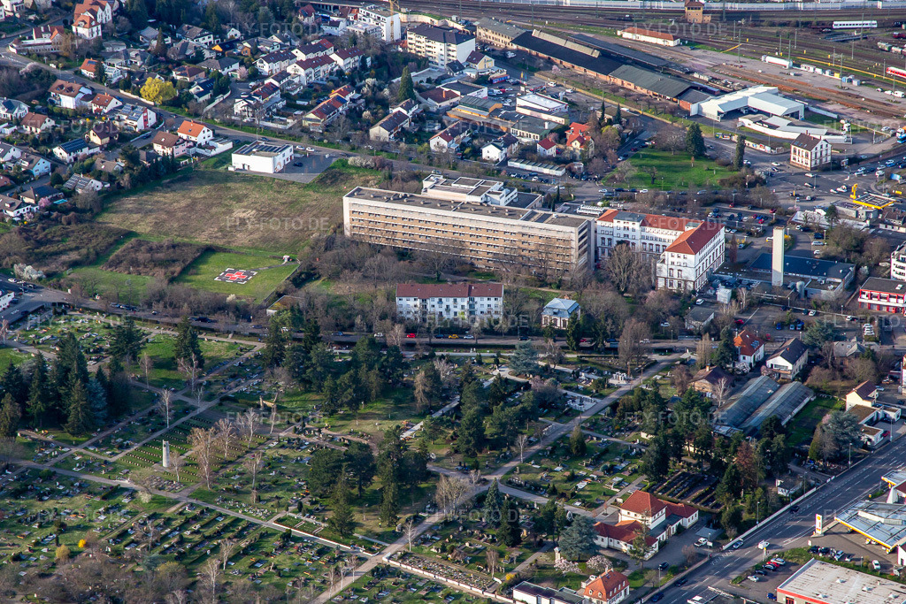 Luftbild: Klinikum Hetzelstift in Neustadt an der Weinstraße im Bundesland Rheinland-Pfalz in Deutschland. Foto: IMG_139973.jpg vom 14.03.2024 durch Werner Riehm/FLY-FOTO.de
