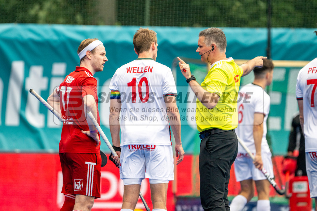 Final4_20250601-1551-Z09_4913 | Krefeld, Deutschland, 01.06.2025:  Feldhockey Final4 2025 – „Deutsche Feldhockey-Meisterschaften 2025“ Crefelder HTC - Rot-Weiss Köln (Finale Herren) im Gerd-Wellen-Hockeyanlage am 01.06.2025 in Krefeld, Deutschland. (Foto von Kramhöller/Fehrmann/Kaste)Krefeld, Germany, 01.06.2025: Feldhockey Final4 2025 – „Deutsche Feldhockey-Meisterschaften 2025“ Harvestehuder HTC - Düsseldorfer HC (Finale Damen) in Gerd-Wellen-Hockeyanlage at 01.06.2025 in Krefeld, Deutschland. (Foto from Kramhöller/Fehrmann/Kaste)