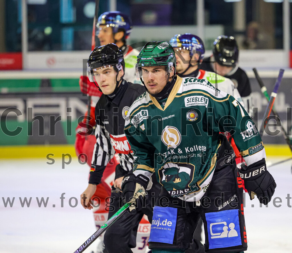 2025-11-16_078_TSV_Erding_gegen_Selber_Woelfe | Erding, Deutschland, 16.11.2025:Eishockey, Oberliga Süd 2025 / 2026, 17. Spieltag, TSV Erding gegen Selber Wölfe, Endergebnis: 3:1Louis Trattner (Erding Gladiators, #7)Foto: Christian Riedel / fotografie-riedel.net