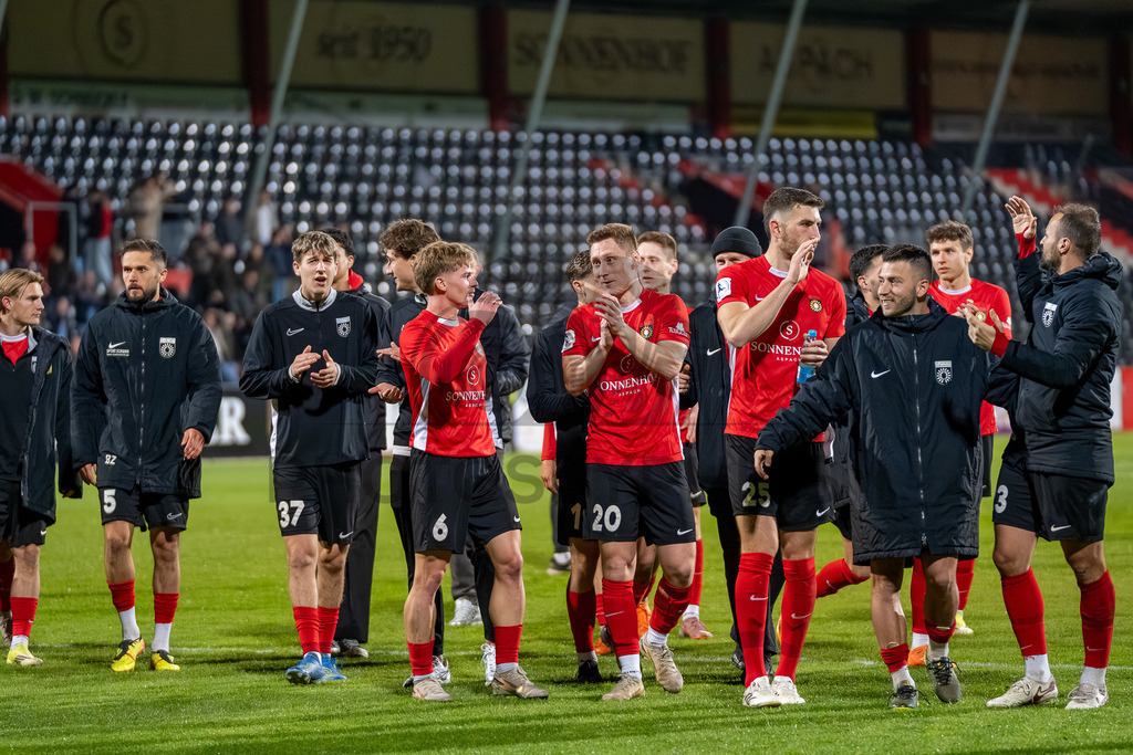 SG Sonnenhof Großaspach vs. SGV Freiberg, Fussball, Regionalliga Suedwest, 30. Spieltag, 22.04.2026 | SG Sonnenhof bedankt sich bei den Fans,SG Sonnenhof Großaspach vs. SGV Freiberg, Fussball, Regionalliga Suedwest, 30. Spieltag, 22.04.2026