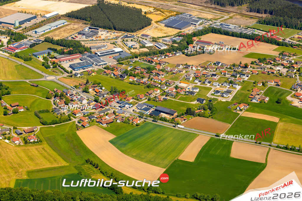 Das Luftbild zeigt : Altenkreith Roding - Die Luftaufnahme wurde 2024 vom UL-Flugzeug aus erstellt ( keine Drohne ) - Hochauflösende Luftaufnahme - Für grossformatige Ausdrucke geeignet. Die Geschenkidee !Mit Lizenz und Bildrechte bestellbar