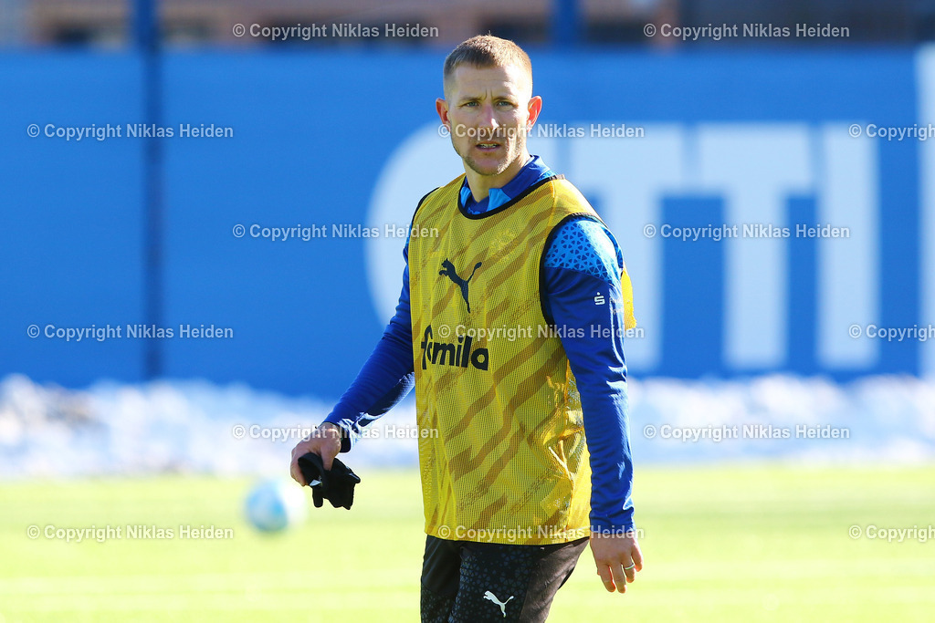 NH_HolsteinKiel_Training_19022025 | #10 Lewis Holtby (Holstein Kiel)Fußball I Herren I Training I Saison 2024-2025 I Holstein Kiel I 19.02.2025 I Citti-Fußballpark