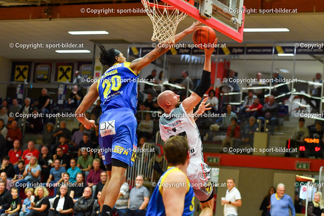 AUT, BSL, Basketball Flyers Wels vs SKN St.Poelten | 22.10.2022, Raiffeisen Arena Wels, AUT, BSL, Flyers Wels vs SKN St.Poelten, im Bild Christian von Fintel (Flyers) vs Christopher Ferguson (St.Poelten)


// BSL, Basketball Super League Match between Raiffeisen Flyers Wels and SKN St.Poelten in Wels, Austria on 2022/10/22