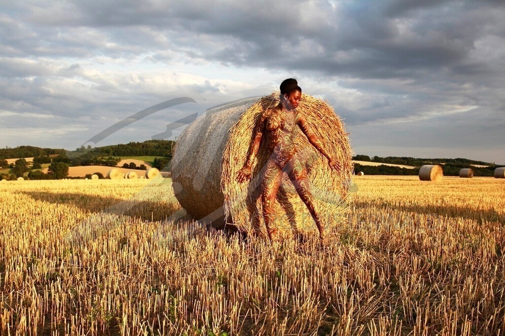 AgrarArt-GOLDFELD_0581 | #007 | Modell: Clémentine | Foto: Tschiponnique Skupin  - Realisiert mit Pictrs.com