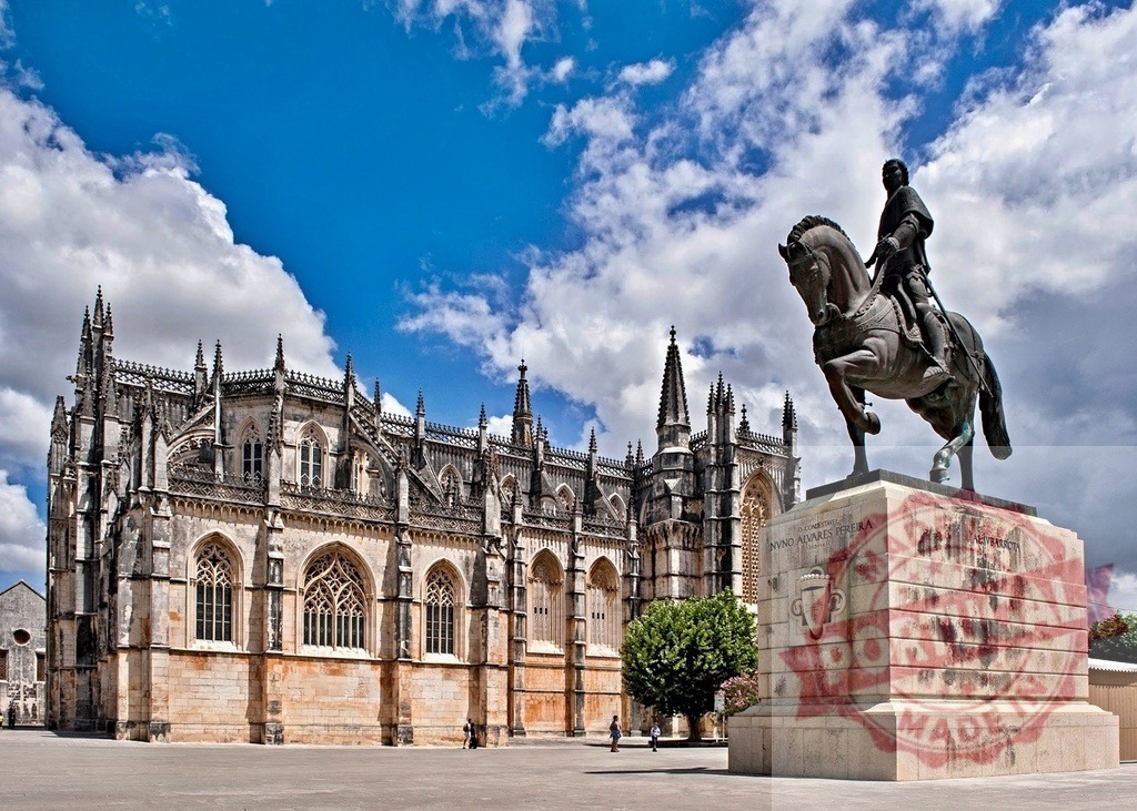 Batalha Monastery and Nuno Álvares Pereira statue in Portugal. Centro - Portugal | Gothic and Manueline architecture of the Batalha Monastery with the equestrian statue of Nuno Álvares Pereira - Realized with Pictrs.com