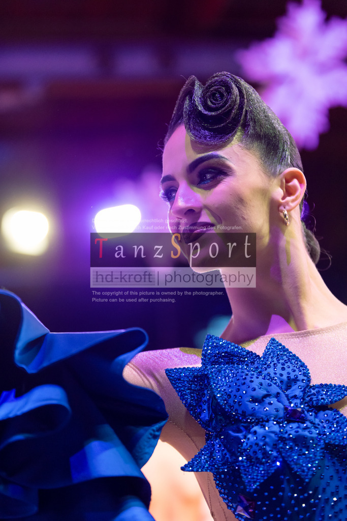 20241215_WDSF_Int_Open_Std-Riga-8715 | Tanzsportbilder, Standardtanz, Lateintanz, WDSF, DTV, LTVB, dancecomp, goc, hessen tanzt, blaues band der spree, walzer, tango, wiener walzer, slowfox, quickstepp, samba, rumba, cha-cha-cha, paso doble. jive, hd-kroft photography, turniertanzsport