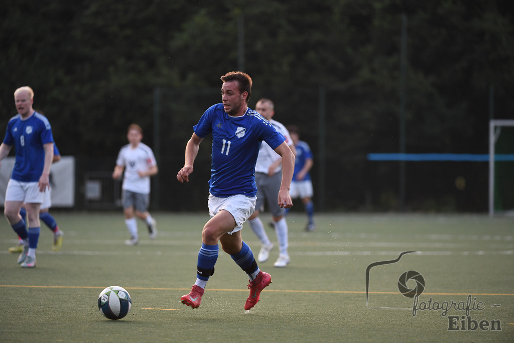 GVO Oldenburg 2-SV GOTANO | Herren Kreisliga; GVO Oldenburg 2 (weiß)-SV GOTANO (blau) am 15.08.2025 in Oldenburg (Sportanlage GVO); Photo: Philip Eiben 2025 - Realisiert mit Pictrs.com