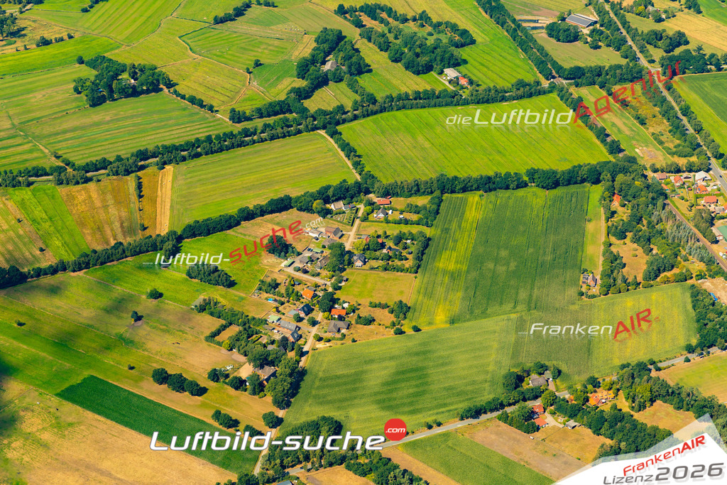 Aktuelles Luftbild von Bornberg Hechthausen - Die Luftaufnahme wurde 2022 mittels UL-Flugzeug erstellt ( keine Drohne ) - hochauflösende Kamera-Systeme von  Canon -Beste Qualität - Für grossformatige Ausdrucke geeignet. Die Geschenkidee !