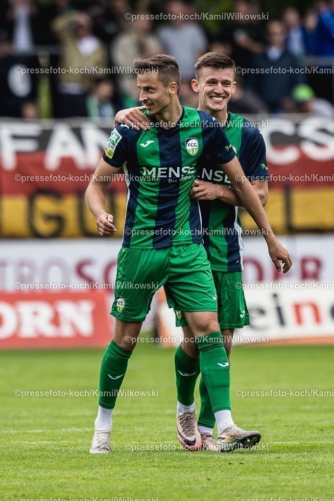 xkwi02082501071 | 02.08.2025, xkwix, Fußball, Regionalliga West, FC Gütersloh - 1. FC Bocholt, Ohlendorf Stadion im Heidewald: Torjubel nach dem Tor zum 4:1 durch Patrik Twardzik ( FC Gütersloh #18 ) mit Aleksandar Kandic ( FC Gütersloh #27 ) 