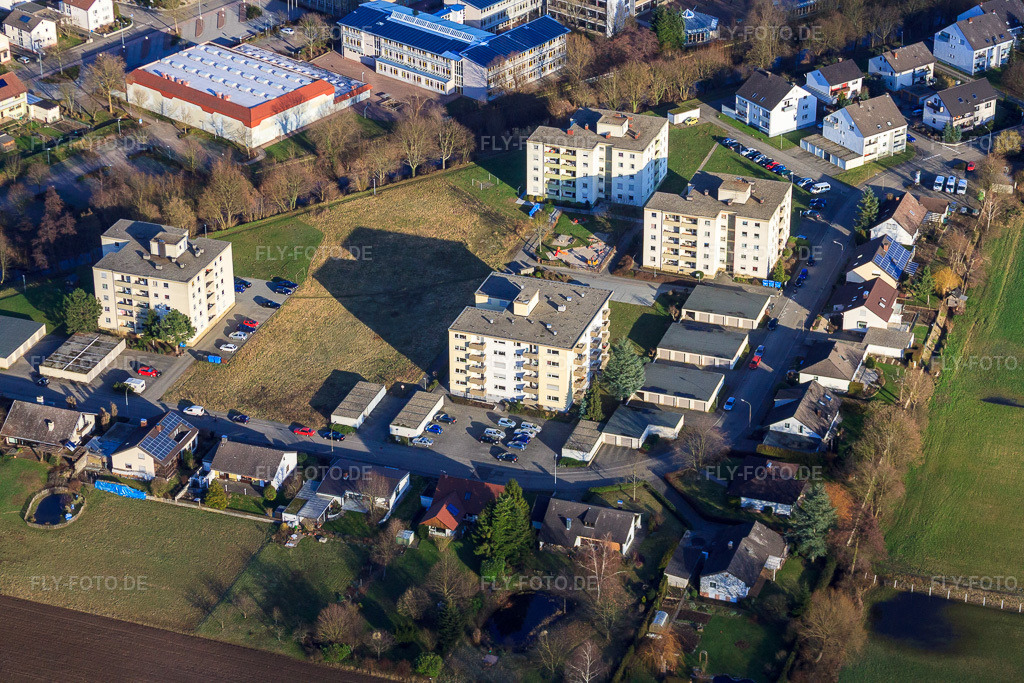 Luftbild: 4 Wohnblöcke in der Albert-Detzel-Straße in Herxheim bei Landau im Bundesland Rheinland-Pfalz in Deutschland. Foto: IMG_37144.jpg vom 22.01.2011 durch Werner Riehm/FLY-FOTO.de
