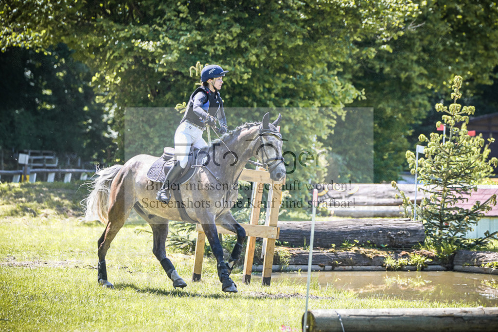 DOS_3321 | Entdecke hochwertige Reitturnierfotos von Foto Oger. Professionell, emotional und authentisch – jetzt Lieblingsmomente im Shop bestellen.Deutschlandweite Turnierfotografie. - Realisiert mit Pictrs.com