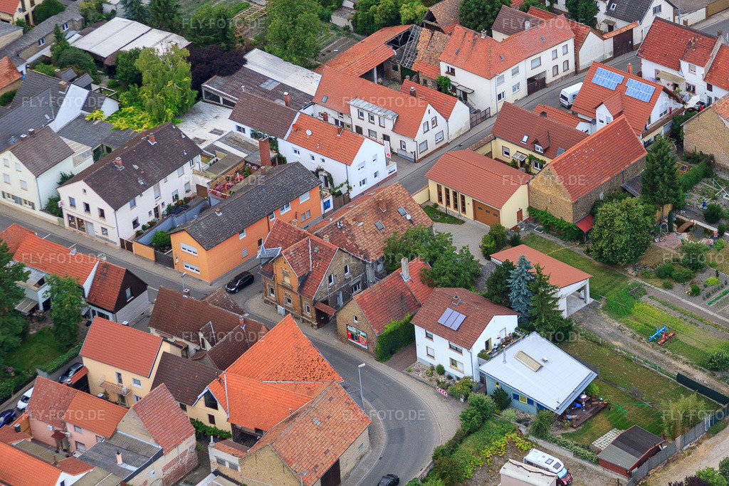 Luftbild: Roxheimer Straße im Ortsteil Bobenheim in Bobenheim-Roxheim im Bundesland Rheinland-Pfalz in Deutschland. Foto: IMG_69097.jpg vom 24.06.2014 durch Werner Riehm/FLY-FOTO.deAuflösung des Originals: 4752 x 3168 px