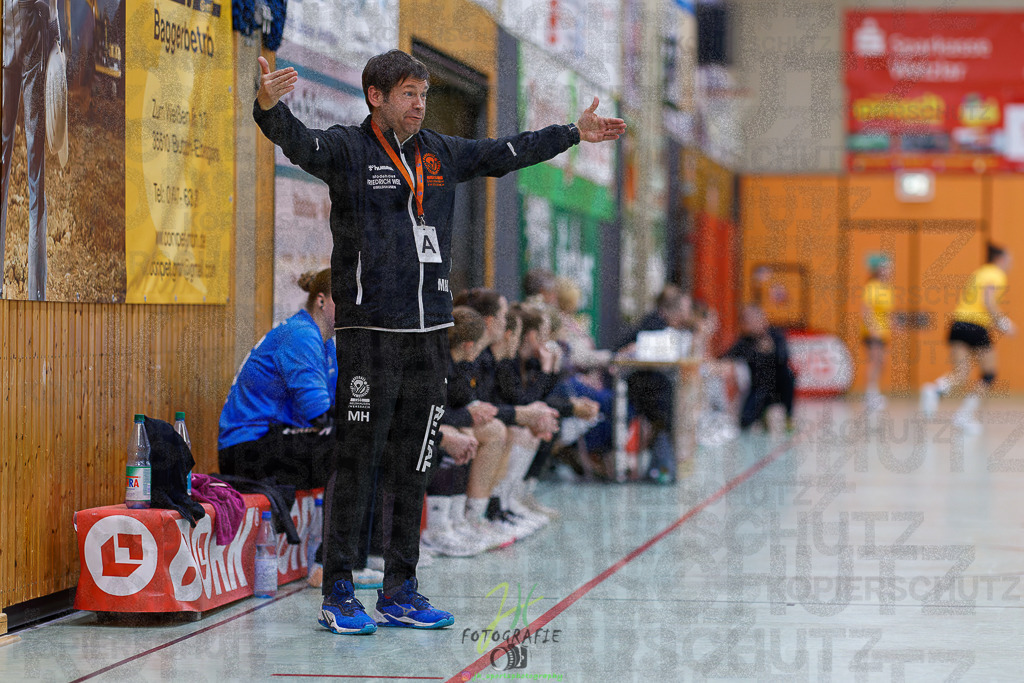 Frauen Oberliga Mitte (HHV); HSG Kleenheim/Langgöns II - HSG Eibelshausen/Ewersbach | Frauen Oberliga Mitte (HHV); HSG Kleenheim/Langgöns II - HSG Eibelshausen/Ewersbach am 01.11.2025 in Oberkleen (Weidig-Halle)Photo © 2025 - Jörg Heinrich - Realisiert mit Pictrs.com
