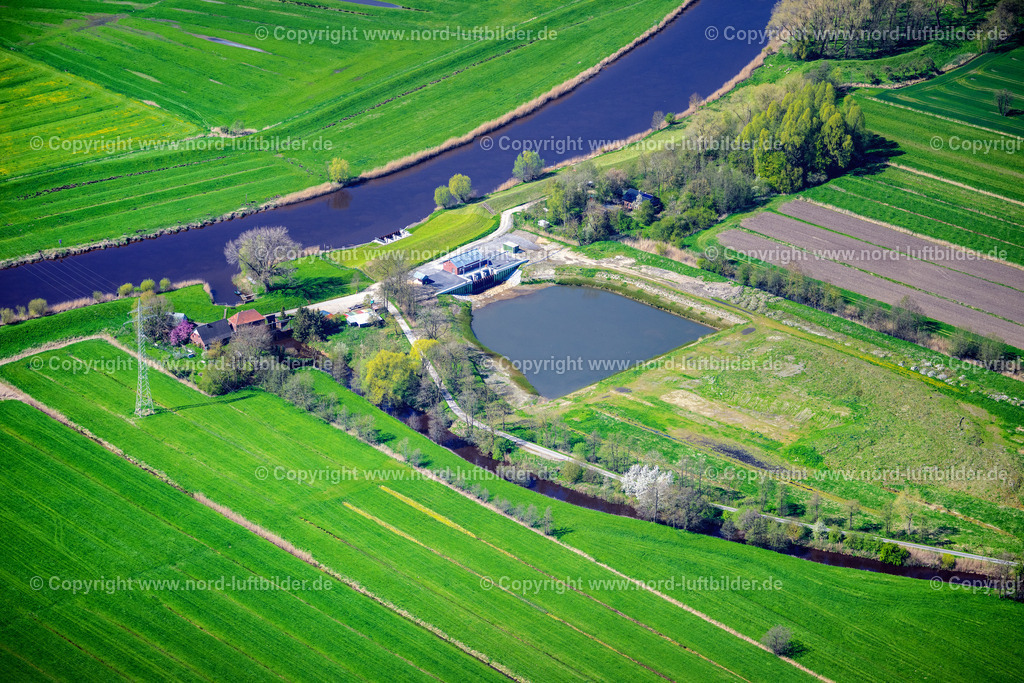 Himmelpforten_Burgbeckkanal_Schöpfwerk_ELS_9295300423 | HIMMELPFORTEN 30.04.2023 Spezialkonstruktion eines Wasser- Pumpwerkes - Schöpfwerkes " Burgbeckkanal Schöpfwerk " in Himmelpforten im Bundesland Niedersachsen, Deutschland. // Water pumping station " Burgbeckkanal Schoepfwerk " in Himmelpforten in the state Lower Saxony, Germany. Foto: Martin Elsen