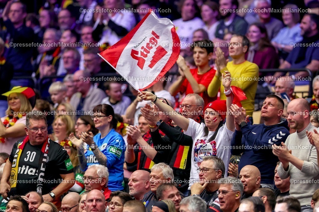 EHF19012601132 | 19.01.2026, Handball, Men's EHF EURO 2026, Österreich - Serbien, Jyske Bank Boxen in Herning, Dänemark, Preliminary Round: Fans auf der Tribüne Zuschauer Besucher Feature 
