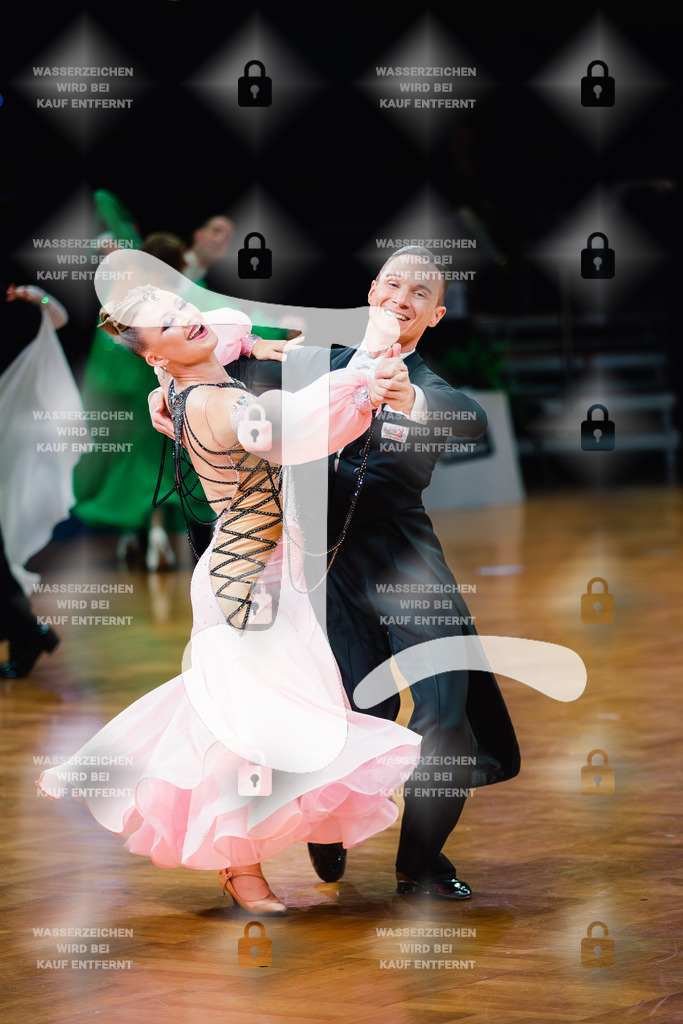GOC 2025 - WDSF Open Standard Senior I 14th (53) Kristof Zsolt _ Daniela Paul (TC Der Frankfurter Kreis)-2025-08-21-9883 | Webshop for digital downloads and prints of dance sport, event & show photographer Julian Link - Realisiert mit Pictrs.com
