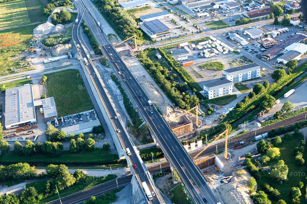 Luftbild: Baustelle Autobahnbrücke A5 über die Gleise der Eisenbahn im Ortsteil Karlsdorf in Karlsdorf-Neuthard im Bundesland Baden-Württemberg in Deutschland. Foto: IMG_115297.jpg vom 13.06.2019 durch Werner Riehm/FLY-FOTO.de