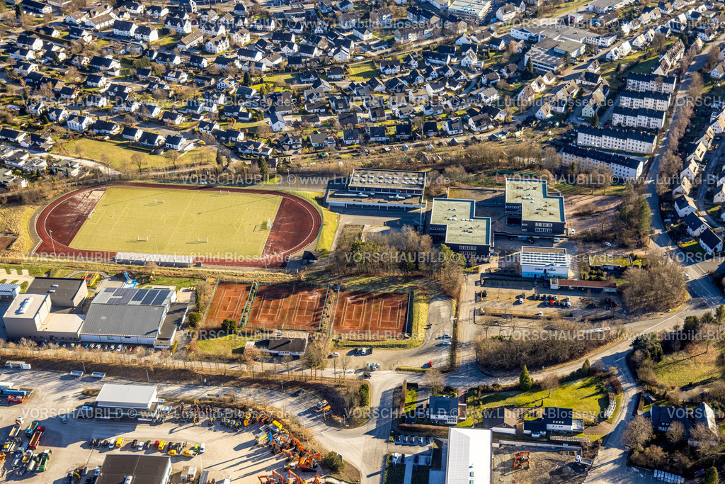 Schmallenberg230205429 | Luftbild, Freizeitwelt Sauerland mit Sportplatz, Städtisches Gymnasium, Wormbach, Schmallenberg, Sauerland, Nordrhein-Westfalen, Deutschland