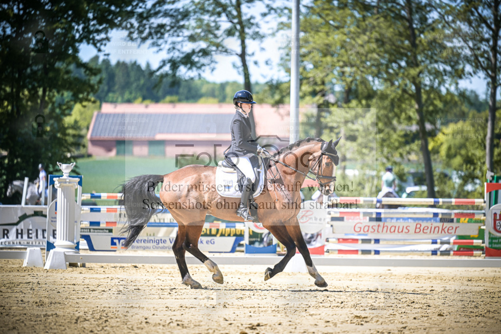 DOS_8439 | Entdecke hochwertige Reitturnierfotos von Foto Oger. Professionell, emotional und authentisch – jetzt Lieblingsmomente im Shop bestellen. - Realisiert mit Pictrs.com