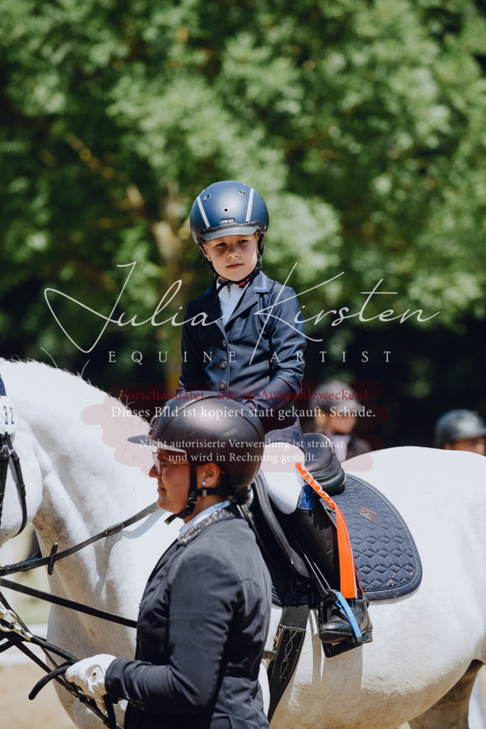DSC_2325 | Pferde- und Turnierfotografie in Westsachsen. Pferdeportraits, Auftragszeichnungen und intuitive Kunst.