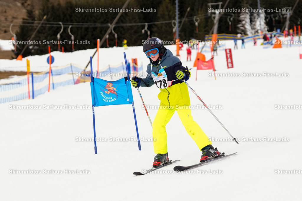 SRF_02.01.2026_0199 | Skirennfotos,Serfaus,Fiss,Ladis,Kinderskirennen,Winter,Tirol,Oberland,skirace,SFL,feelfree,weil wir's genießen,ski,Ski,skifahren,Sonnenplateau, - Realisiert mit Pictrs.com