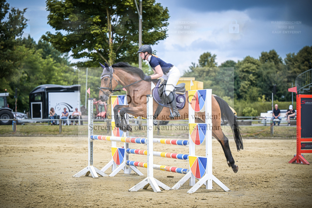 DOS_7461 | Entdecke hochwertige Reitturnierfotos von Foto Oger. Professionell, emotional und authentisch – jetzt Lieblingsmomente im Shop bestellen. - Realisiert mit Pictrs.com