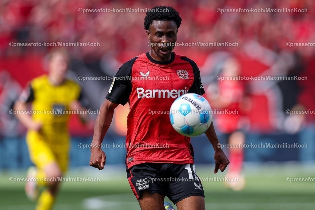 B0411052503424 | 11.05.2025, Fußball, Bayer 04 Leverkusen - Borussia Dortmund, 1. Fußball Bundesliga, 33. Spieltag, BayArena, Saison 2024 2025: Nathan Tella (Bayer04 Leverkusen #19) DFB regulations prohibit any use of photographs as image sequences and or quasi-video.
