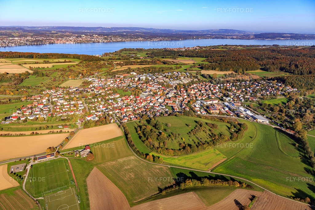 Luftbild: Ortsansicht von Südwesten im Ortsteil Dettingen in Konstanz im Bundesland Baden-Württemberg in Deutschland. Foto: IMG_119317.jpg vom 14.10.2019 durch Werner Riehm/FLY-FOTO.de