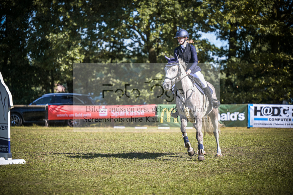DOS_0437 | Entdecke hochwertige Reitturnierfotos von Foto Oger. Professionell, emotional und authentisch – jetzt Lieblingsmomente im Shop bestellen.Deutschlandweite Turnierfotografie. - Realisiert mit Pictrs.com