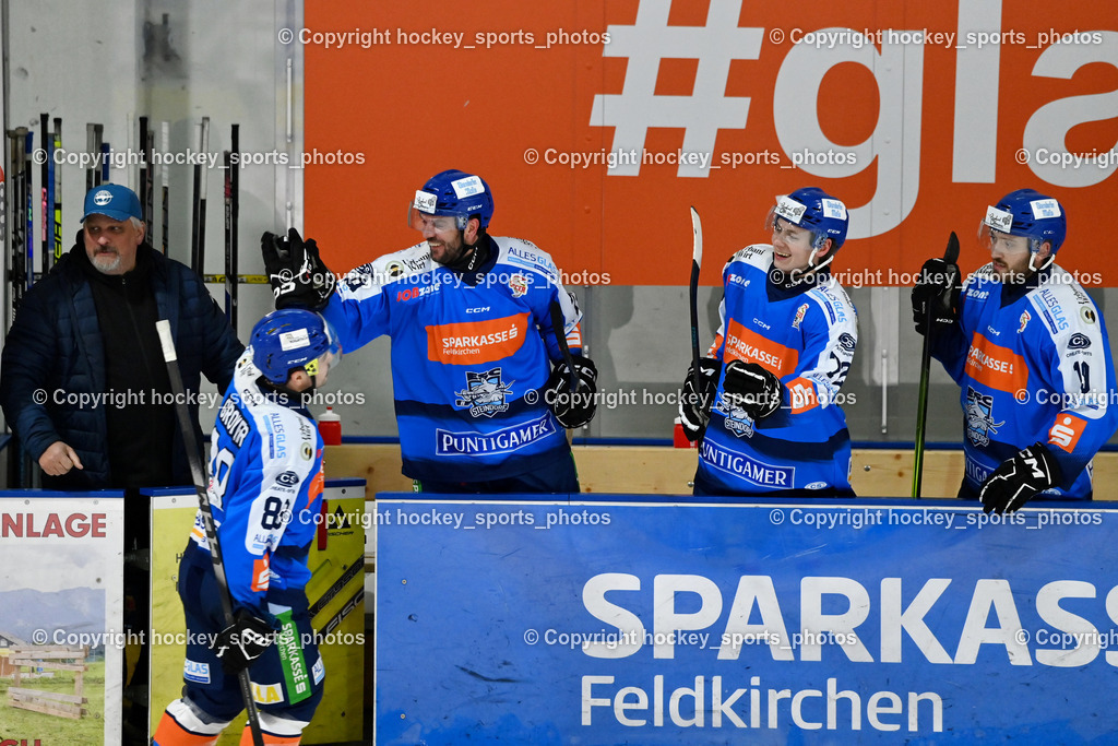ESC SPARKASSE STEINDORF vs. EV ZELTWEG MURTAL LIONS | ESC Steindorf Betreuer Stefan Platzner, ESC Steindorf Spielerbank, Jubel ESC Steindorf Mannschaft, #88 Groyer Fabian ESC Steindorf, #79 Petrik Benjamin ESC Steindorf, #72 Hobitsch Samuel ESC Steindorf, #19 Friedrich Lukas ESC Steindorf, ESC SPARKASSE STEINDORF vs. EV ZELTWEG MURTAL LIONS, ESC SPARKASSE STEINDORF vs. EV ZELTWEG MURTAL LIONS am 27.12.2025 in Steindorf (Ossiachersee Halle), Austria, (Photo by Bernd Stefan)